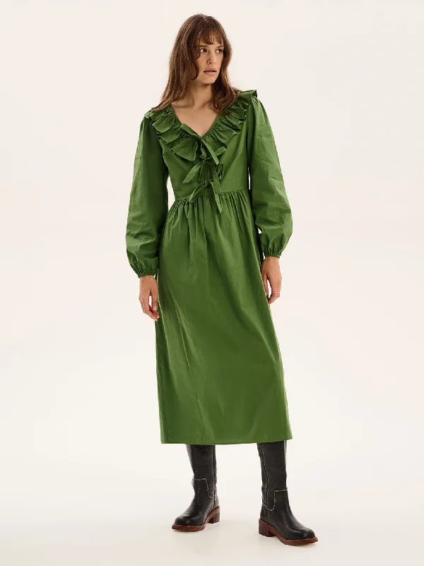 Day dress with tie waist for flattering fit -Amy-Leigh Dress in Green