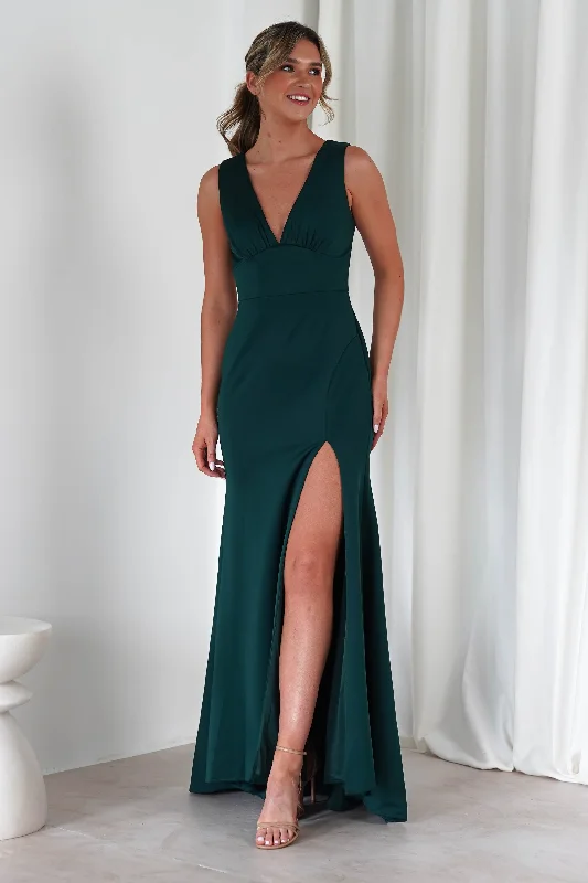 Bridesmaid dresses with fitted bodice for structured fit -Kleo Bodycon Gown | Dark Green Bridesmaid dresses with fitted bodice for structured fit -Kleo Bodycon Gown | Dark Green