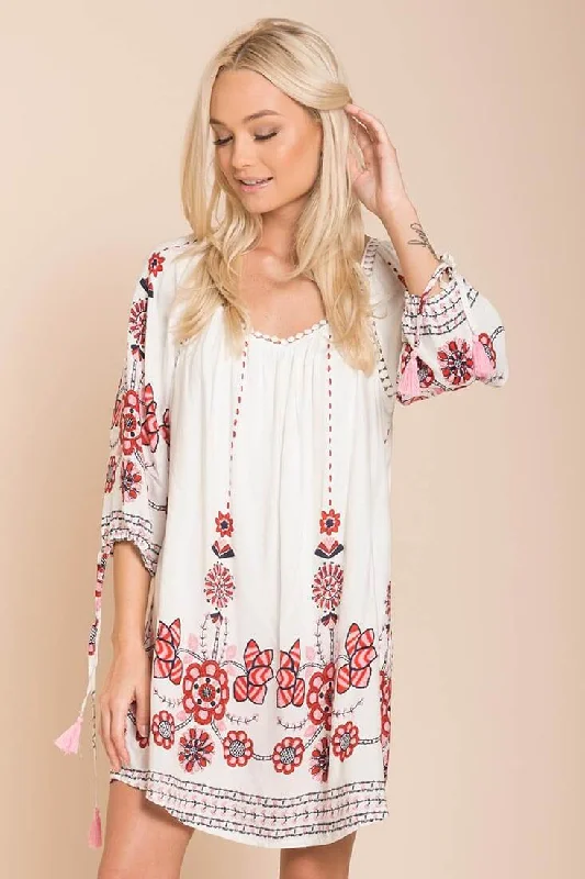 Day dress with simple pleats for understated elegance -Ellis Floral Day Dress White / Red Day dress with simple pleats for understated elegance -Ellis Floral Day Dress White / Red