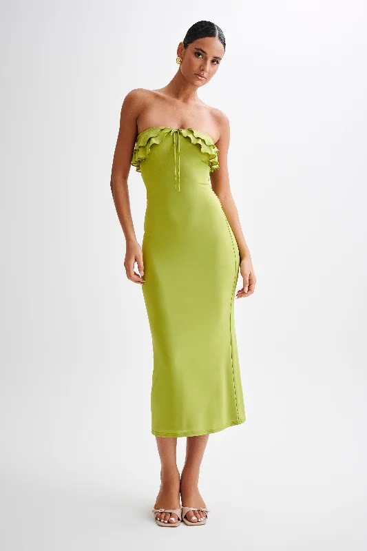 Trendy party dress for women with flowy skirt -Bea Strapless Slinky Ruffle Midi Dress - Apple Trendy party dress for women with flowy skirt -Bea Strapless Slinky Ruffle Midi Dress - Apple
