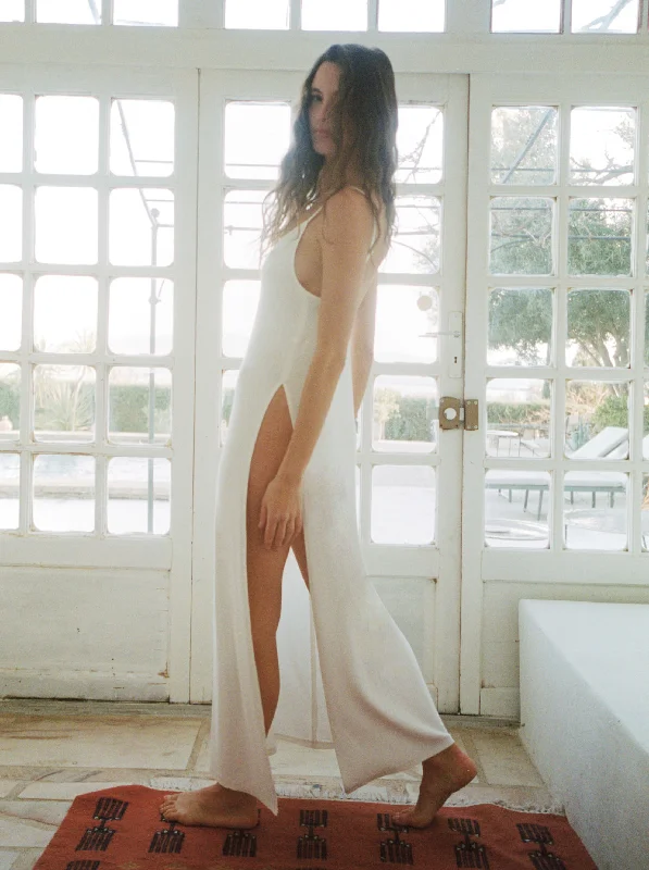 Cocktail dress with halter top for chic look -Robe Deep Off White