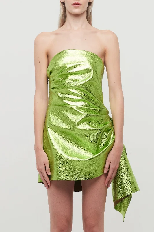 Cocktail dress with tulle skirt for volume -LaQuan Smith Strapless Cocktail Dress with Ruching Detail