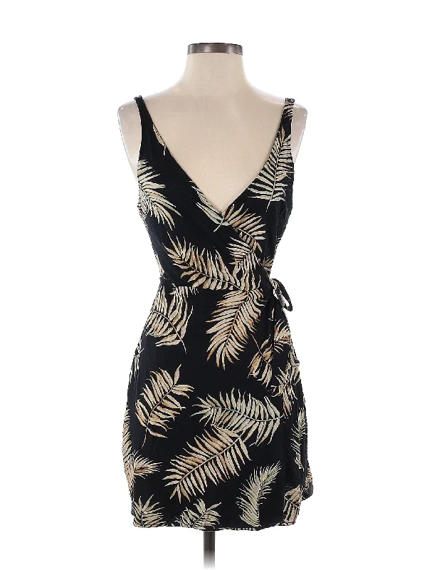 Cocktail dress with off-shoulder sleeves for elegance -Cocktail Dress