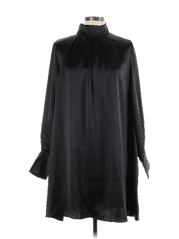 Cocktail dress with ruched detail at waist for flattering fit -Cocktail Dress