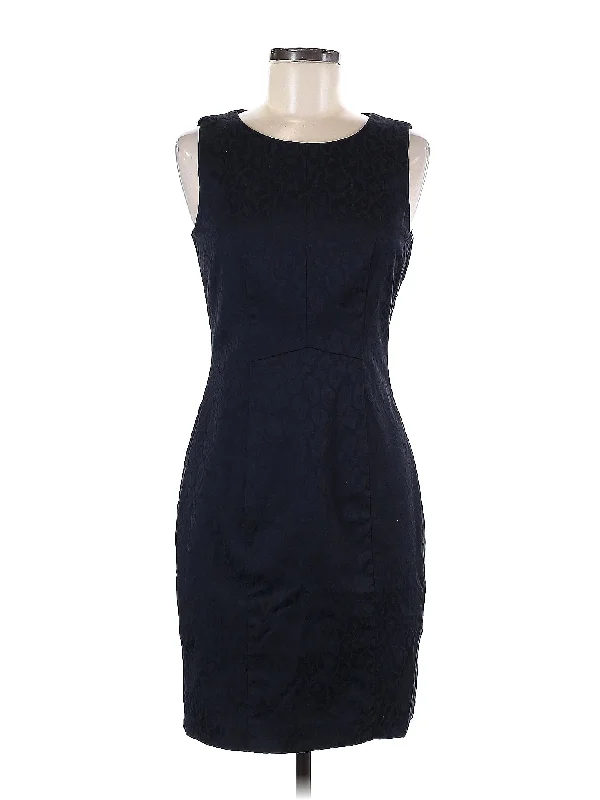 Cocktail dress with lace-up back for fitted look -Cocktail Dress