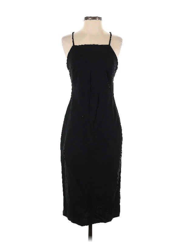 Cocktail dress with floral applique for delicate look -Cocktail Dress