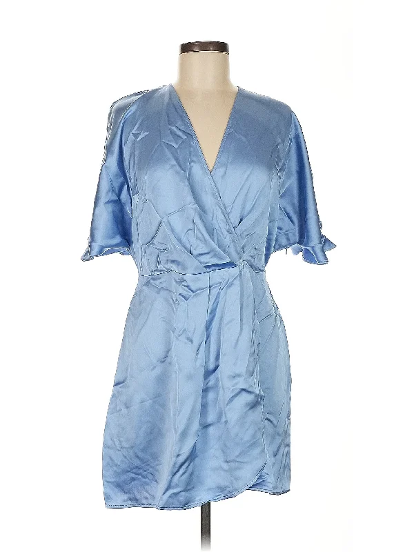 Cocktail dress with velvet sleeves for warmth -Cocktail Dress
