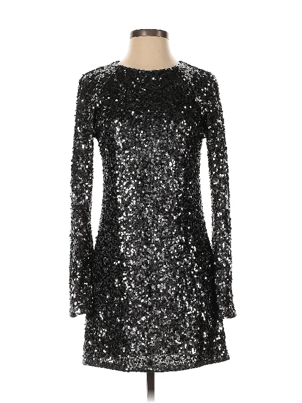 Cocktail dress with tiered skirt for volume -Cocktail Dress