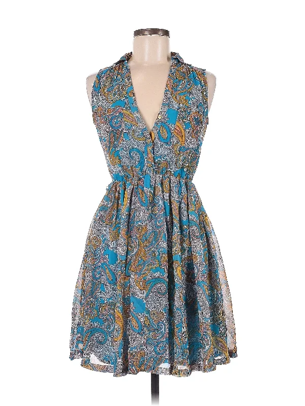 Cocktail dress with metallic accents for shine -Cocktail Dress
