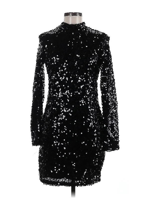 Cocktail dress with velvet fabric for luxurious feel -Cocktail Dress