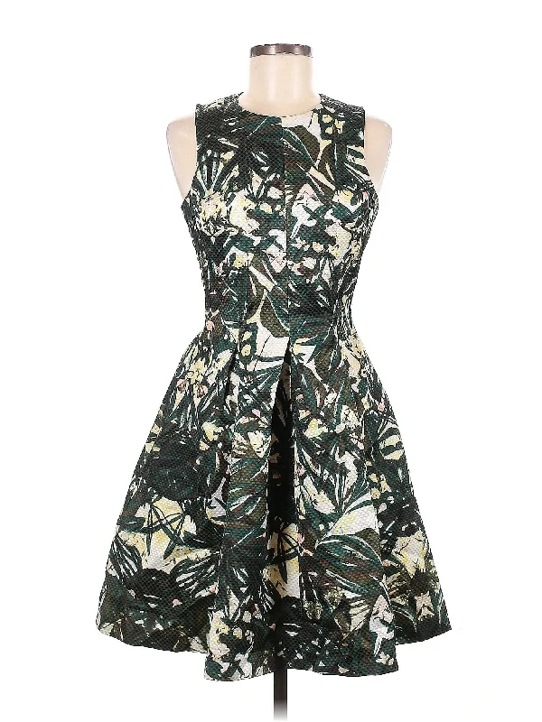 Cocktail dress with lace trim for a delicate feel -Cocktail Dress