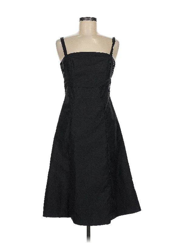 Cocktail dress with velvet sleeves for warmth -Cocktail Dress