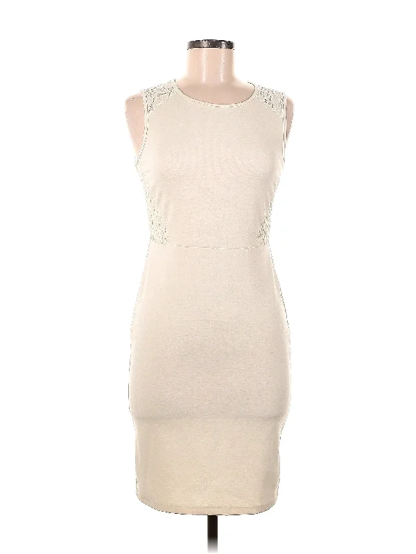 Cocktail dress with floral applique for delicate look -Cocktail Dress