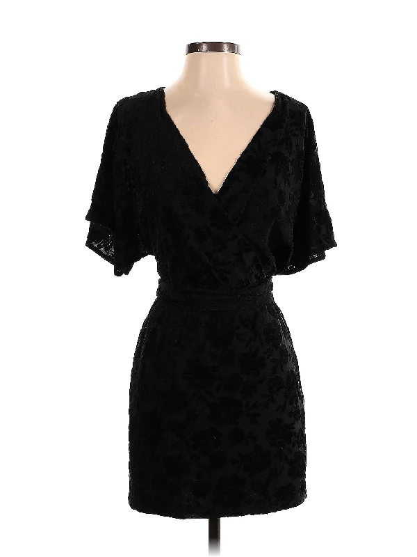 Cocktail dress with gathered waist for flattering fit -Cocktail Dress