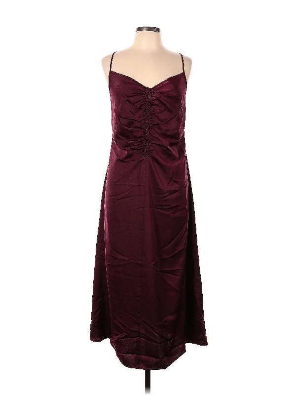 Cocktail dress with lace trim for a delicate feel -Cocktail Dress