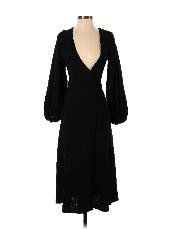 Cocktail dress with plunging neckline for daring look -Cocktail Dress