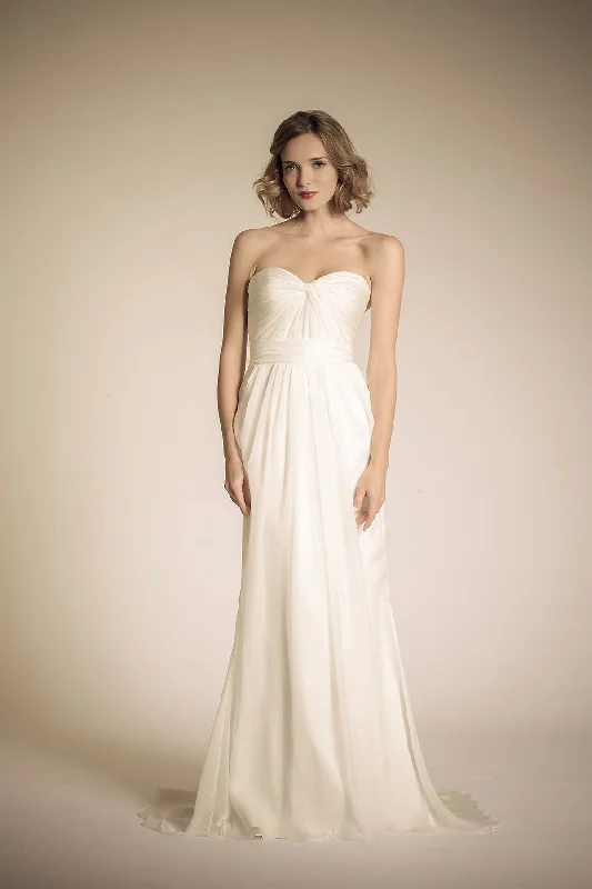Wedding dress with deep sweetheart neckline for bold style -Amy Kuschel - Tara Sample Gown Wedding dress with deep sweetheart neckline for bold style -Amy Kuschel - Tara Sample Gown