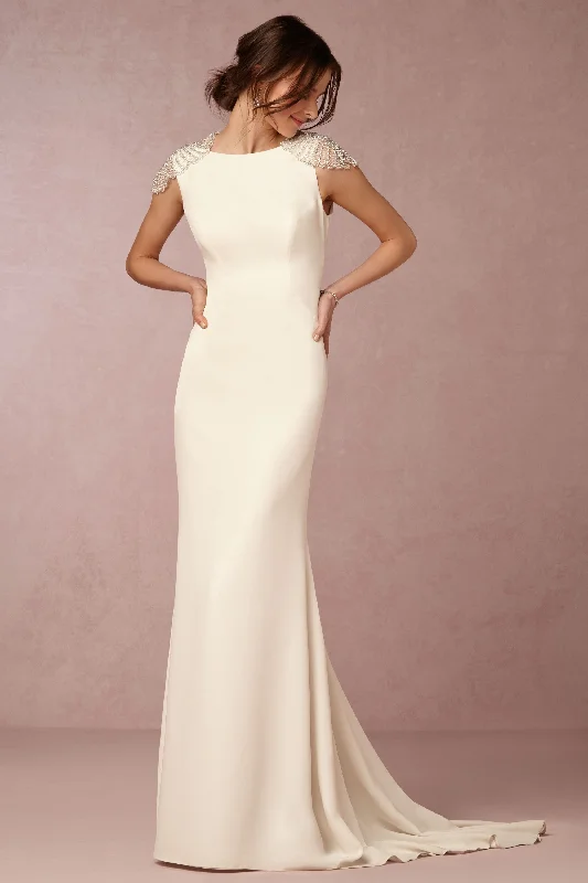 Wedding dress with floral appliqué for delicate look -Alma Novia by Rosa Clara Dylan Gown Wedding dress with floral appliqué for delicate look -Alma Novia by Rosa Clara Dylan Gown