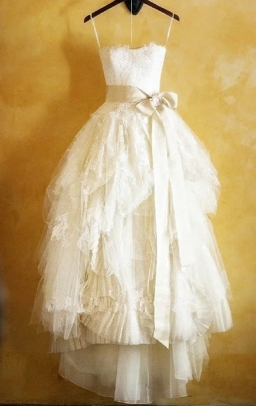 Cute Fitted Spaghetti Strap Lace Wedding Dresses Tulle Popular Tiered Modest Bridal Dresses with Bowknot Cute Fitted Spaghetti Strap Lace Wedding Dresses Tulle Popular Tiered Modest Bridal Dresses with Bowknot